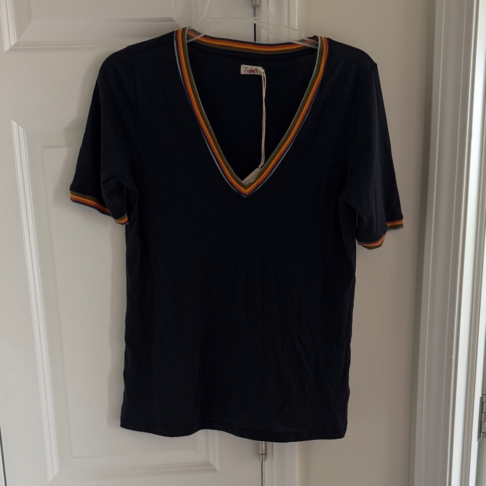 NEW Faherty Navy Blue Tee with Multicolor Trim w/tags
